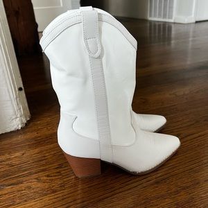 Lulus White Cowboy Boots NWOT - Size 7.5